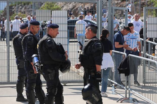 Rijeka: Navijači se okupljaju uoči utakmice Rijeka - Belupo