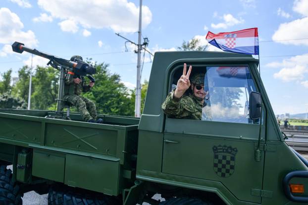 Zagreb: Izlazak vozila iz vojarne "1. gardijske brigade Tigrovi - Croatia"