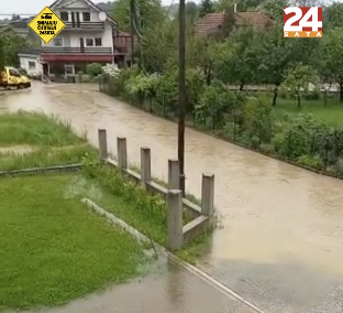 VIDEO Ceste pod vodom, obilna kiša radi probleme i na sjeveru zemlje: 'I kuće su poplavljene!'
