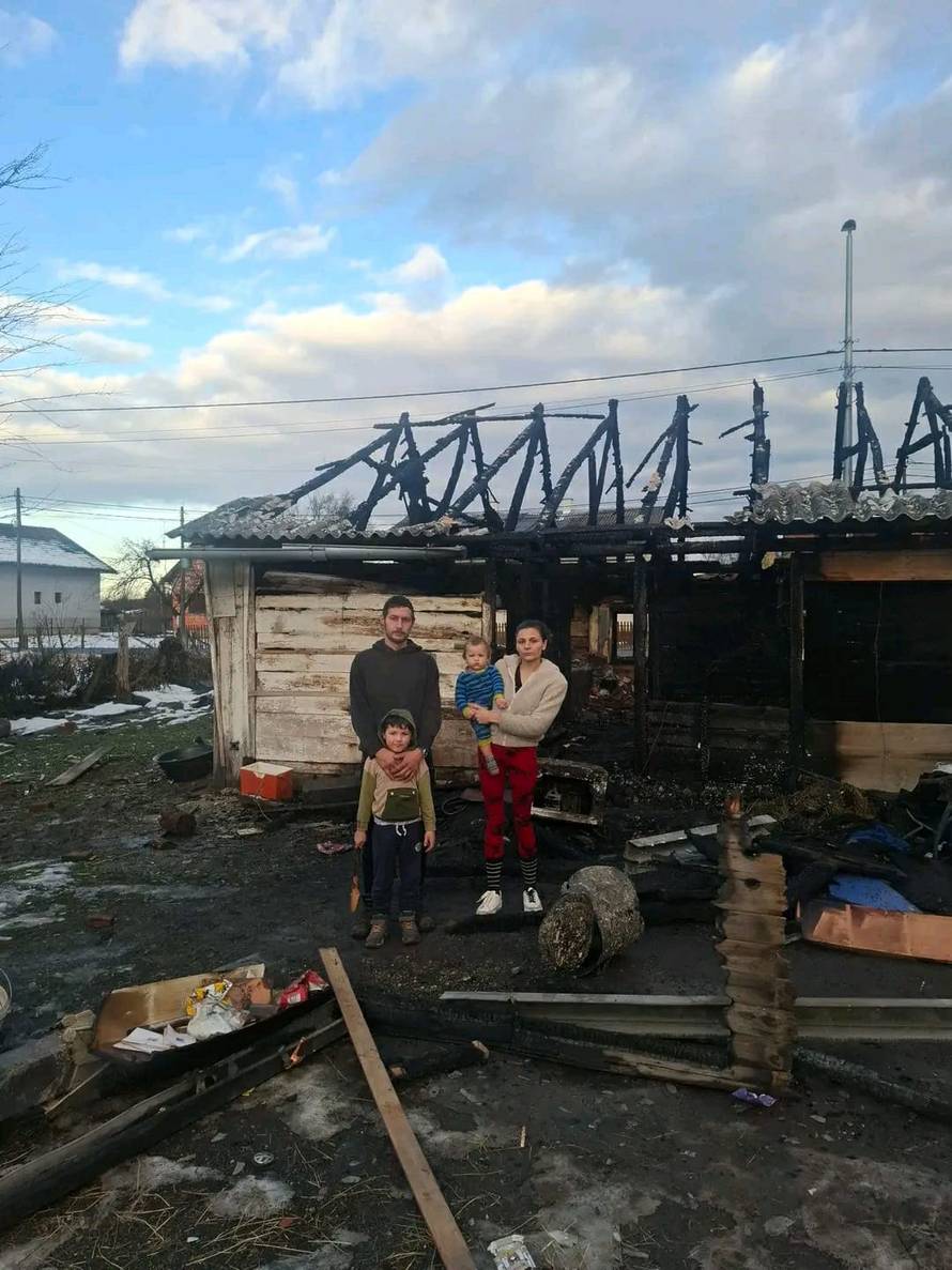 FOTO Buktinja u Glini: 'Žena nas je probudila da bježimo, kuća nam je potpuno izgorjela'