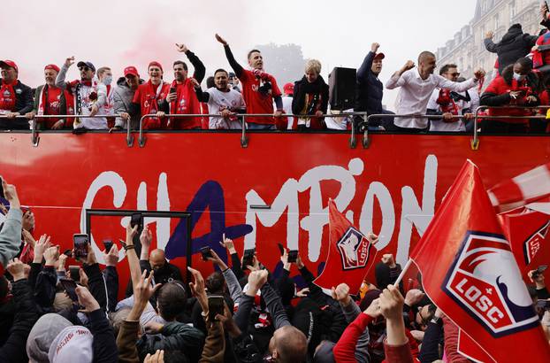 Ligue 1 - Lille receive Ligue 1 trophy