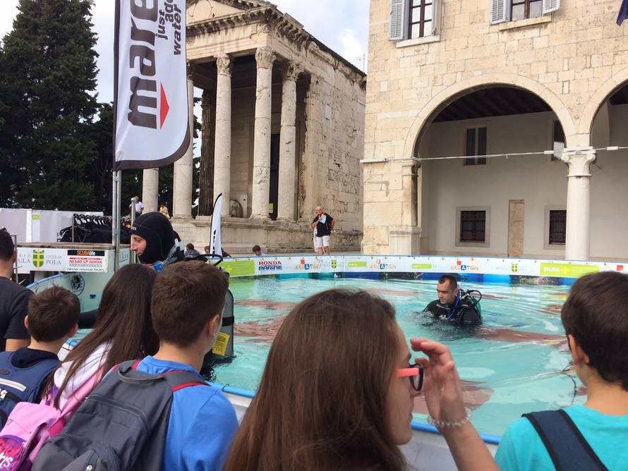 Jedinstvena izložba: Moderni gladijatori zaronili na Forumu