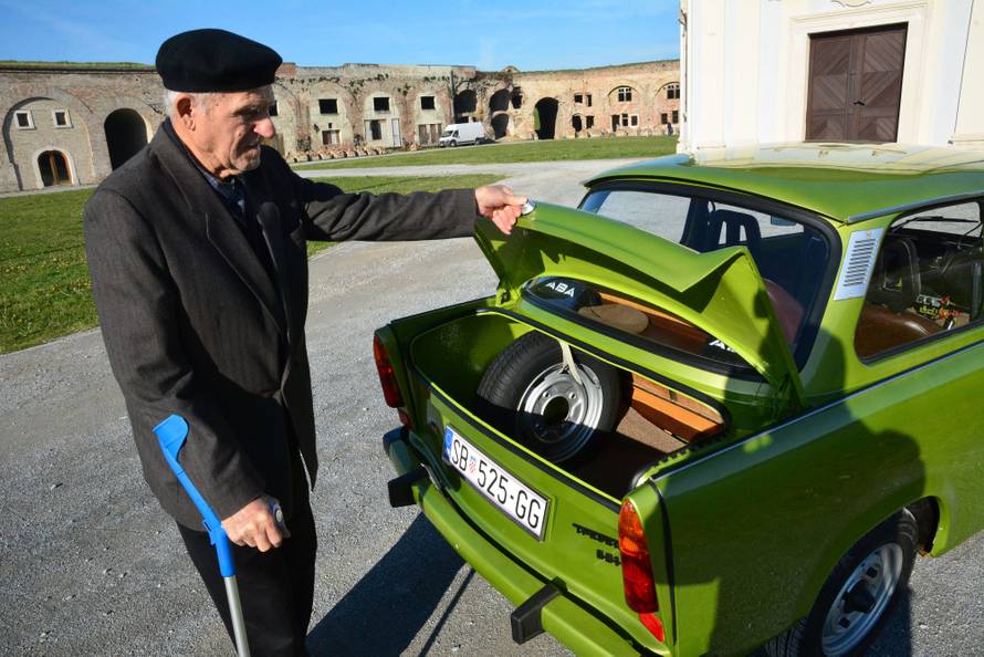 Tomislav je obnovio legendarni auto za djeda i - izmamio  suze