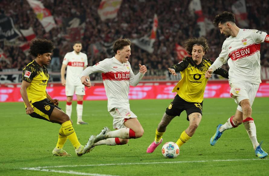 Bundesliga - VfB Stuttgart v Borussia Dortmund