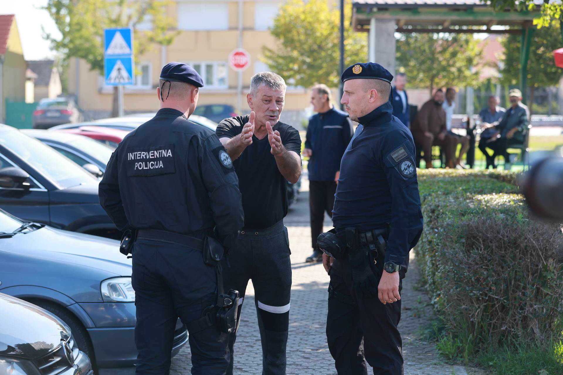 Policija i USKOK tijekom pretresa kuće Josipa Šarića, gradonačelnika Otoka