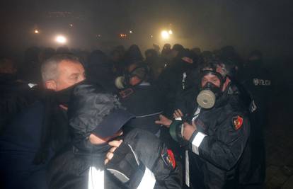 Neredi na ulicama Tirane: Više ozlijeđeno u sukobu s policijom