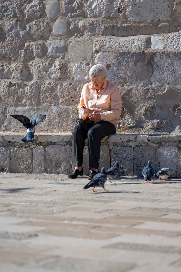 Dubrovnik: Sunčan i topao jesenji dan u gradu