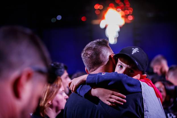 Obožavatelji na velikom koncertu Marka Perkovića Thompsona u Sinju