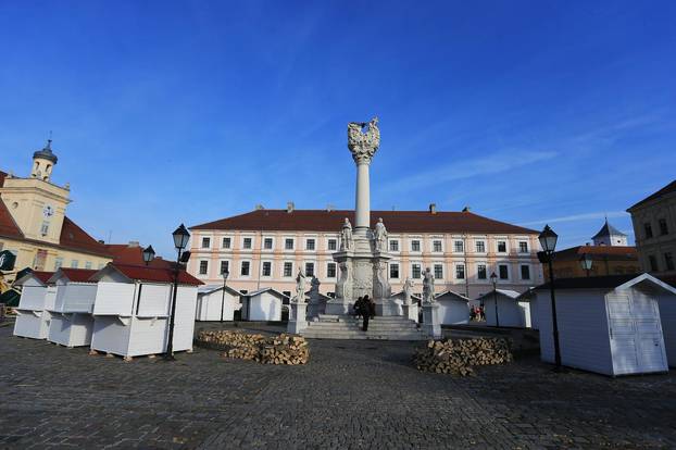 Osijek: Završni radovi na pripremi Adventa u Tvr?i