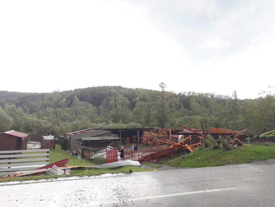 'U Našicama ne pamtimo oluju kao ovu, štete su jako velike'