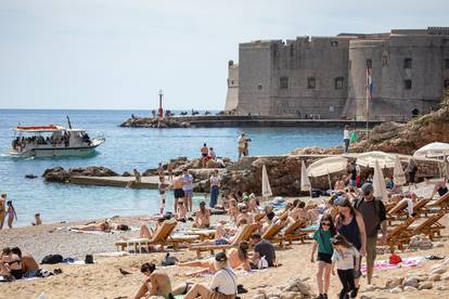 Na Plaži Banje u Dubrovniku kao da je počelo ljeto