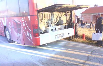 Autobus pun učenika zapalio se u vožnji, nitko nije ozlijeđen