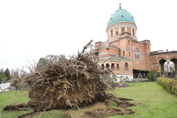 24sata Zagreb: Poljedice velikog nevremena na Mirogoju