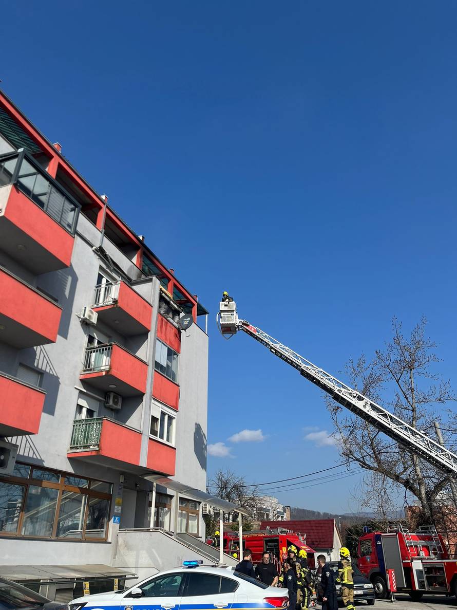 Drama u Zagrebu: Vatrogasci iz požara stana spasili muškarca, ima opekline obje noge