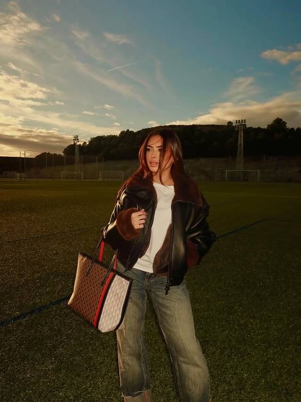 FOTO Tko je ova tajanstvena ljepotica? Društvene mreže gore zbog fotki u oskudnom bikiniju