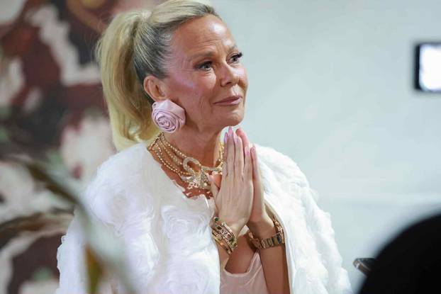 FOTO Urnebesno! Pogledajte djeda Plenkovića i bakice Severinu i Maju Šuput