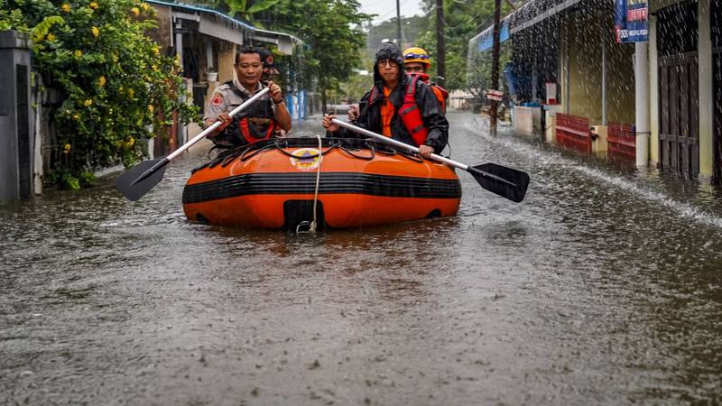 FOTO U bujičnim poplavama u Indoneziji najmanje 14 mrtvih