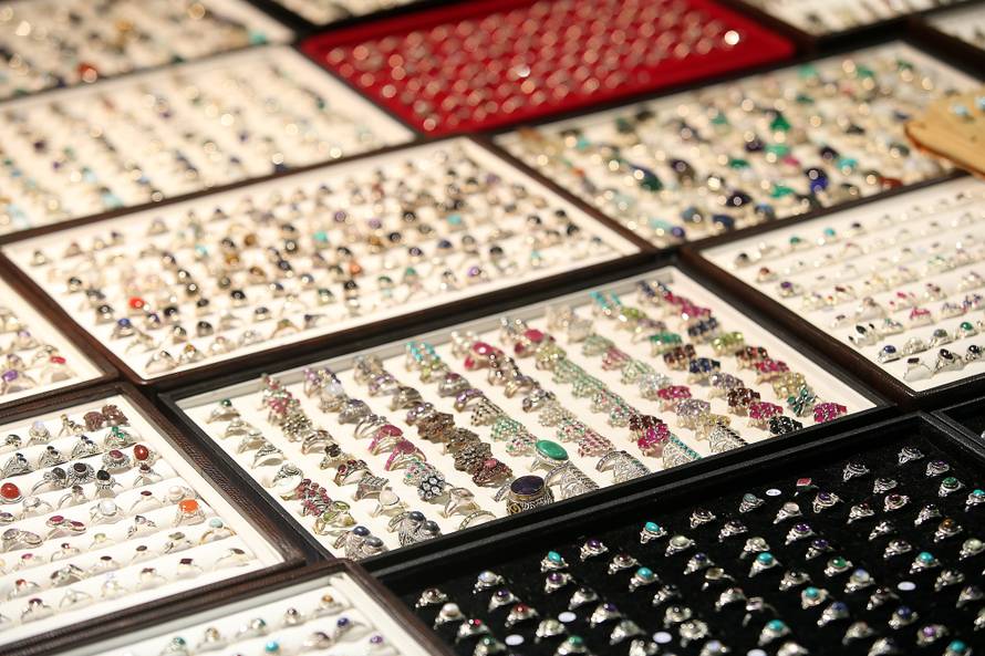 Umjesto dijamanata žene sada vole i rubine i opale za zaruke