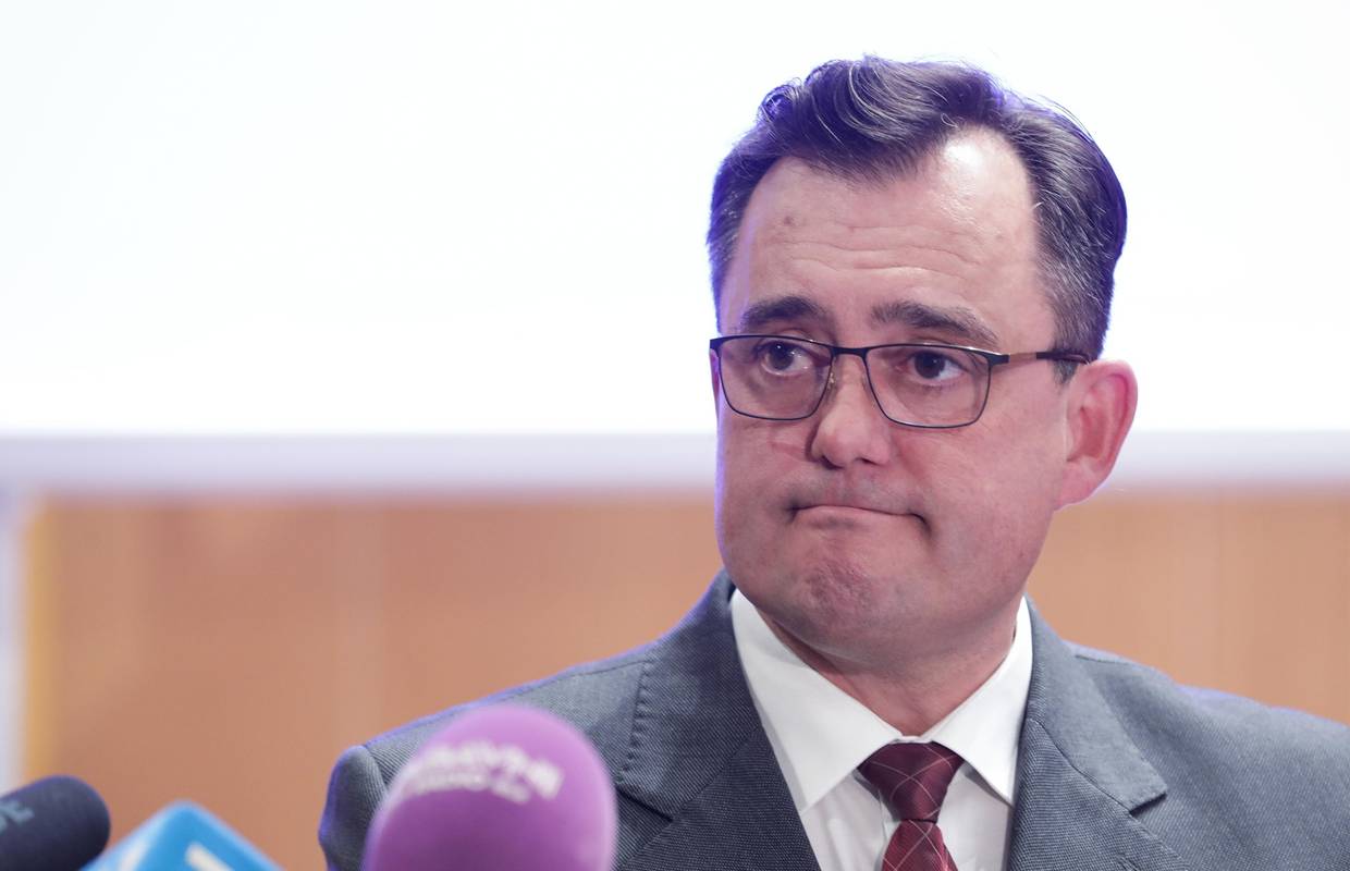 Vanđelića ekspresno miču iz Fonda. Privremeno će ga voditi žena s liste Radimira Čačića...