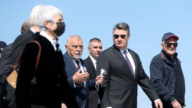 Predsjednik RH u društvu Kosor, Josipović i Mesić odao počast stradalima u Jasenovcu