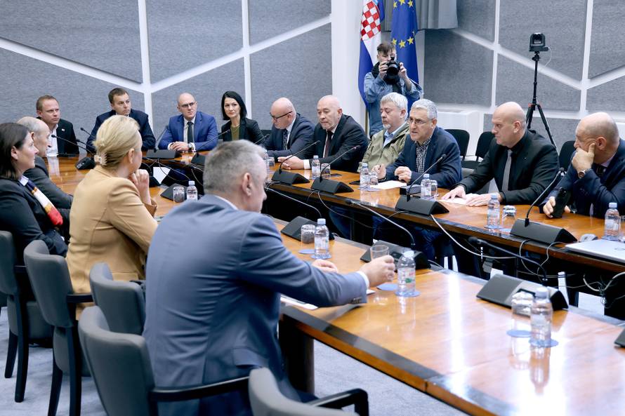 Zagreb: Održan okrugli stol "Vukovar, mjesto posebnog pijeteta - moj izbor i u dobru i u zlu"