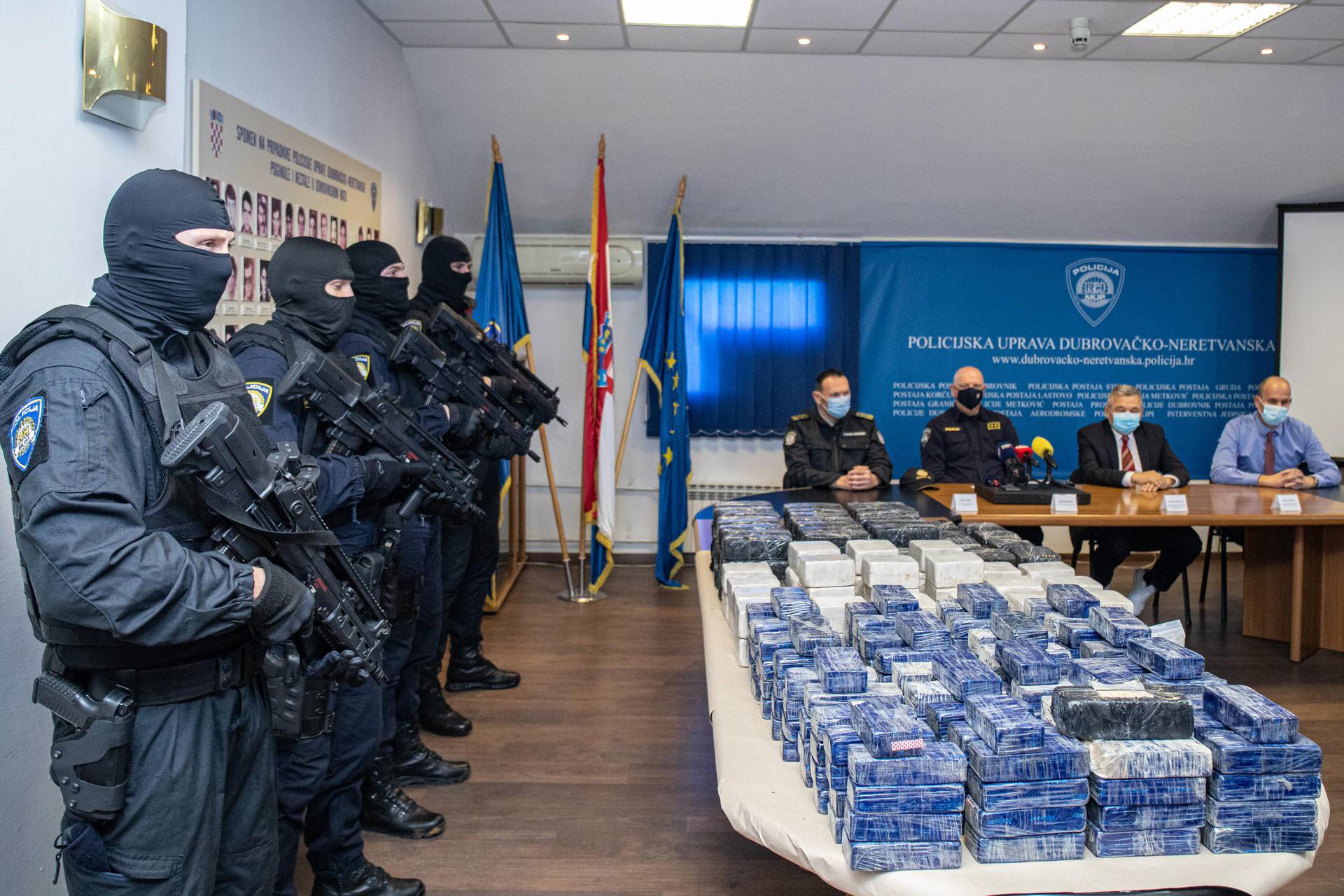 Zapljena heroina u Hrvatskoj: U Luci Ploče zaplijenili su 220 kilograma heroina i 62 kilograma kokaina