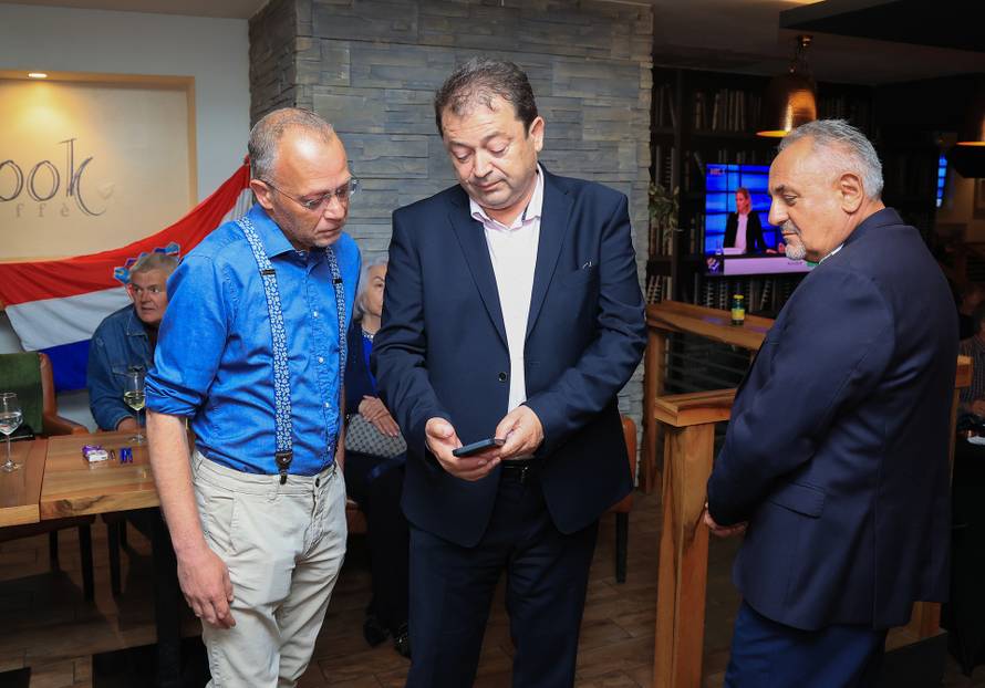 Zagreb: Tomislav Jonjić dao je izjavu za medije nakon izbornih rezultata