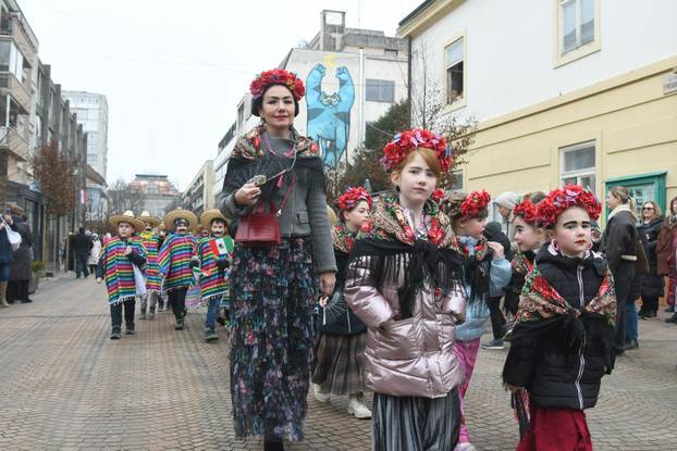 Bjelovar: Gradski Mali fašnik okupio oko tisuću maskiranih sudionika