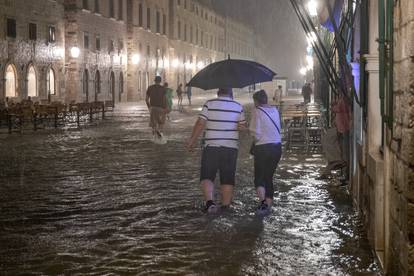 Ajmo na kupanje - na Stradun!