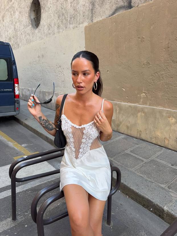 FOTO Sve nosi bez grudnjaka! Australka Eliza je cijela prirodna, kaže da voli slobodu