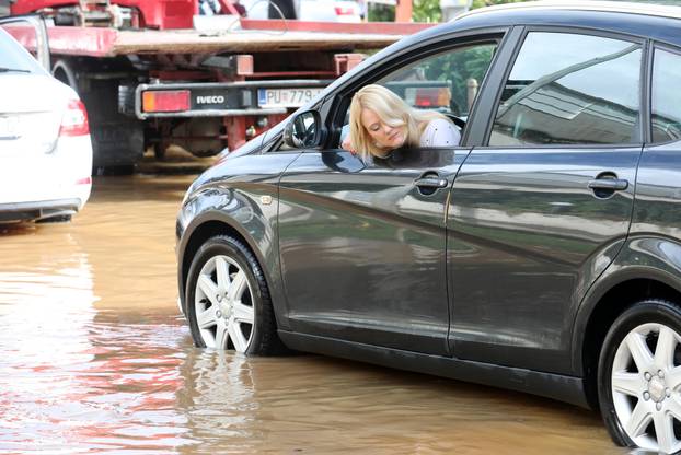 Potopljene ulice Medulina nakon jakog nevremena