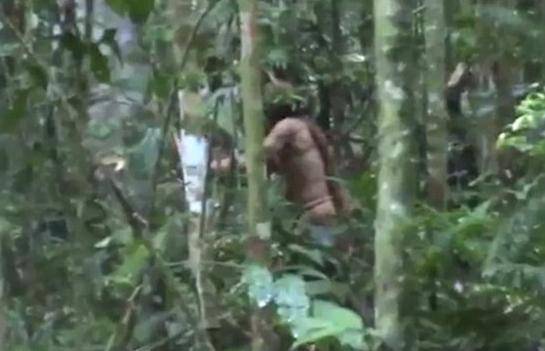 Snimili posljednjeg iz plemena: Sam je u džungli već 22 godine