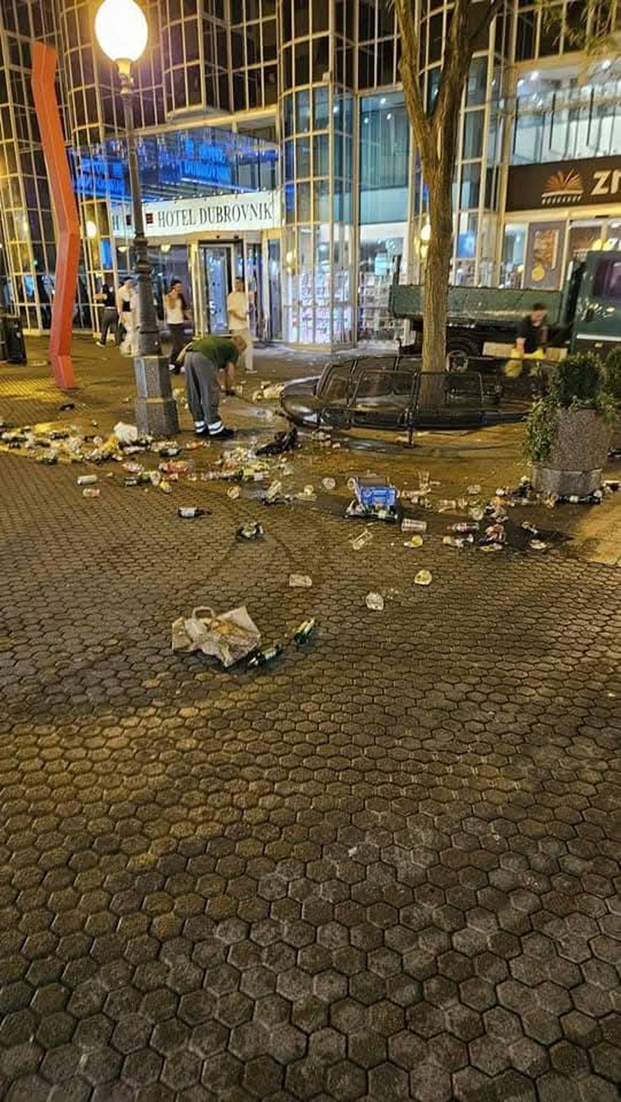Tužne slike centra Zagreba uoči Thompsonova koncerta: 'Ovako se voli Hrvatska, dom? Grozno'