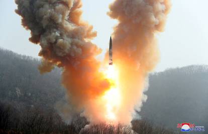 Sjeverna Koreja u more ispalila projektile, u Južnu treba stići američki nosač zrakoplova