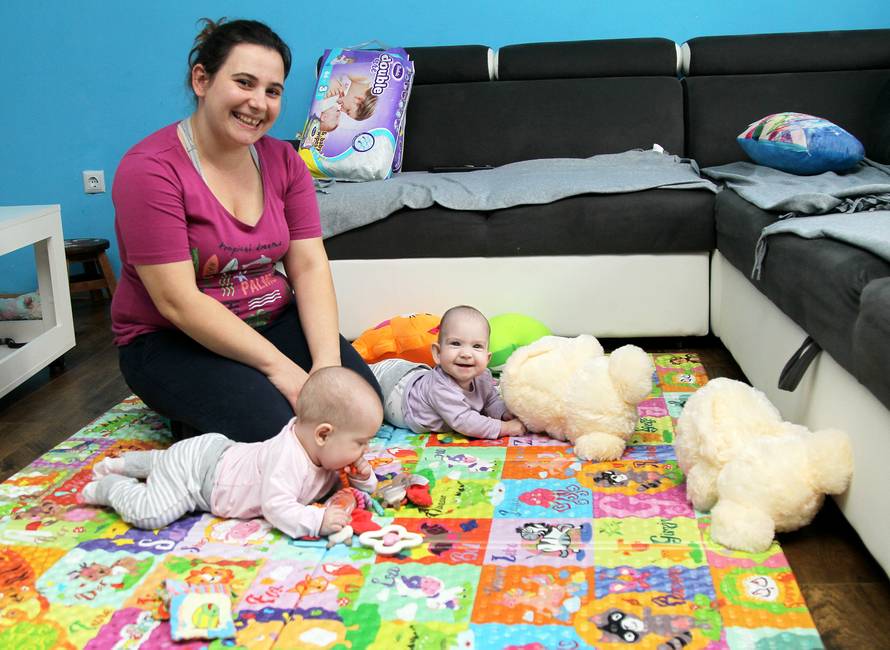 Sijamske blizanke iz Virovitice već govore i  stalno zovu tatu!