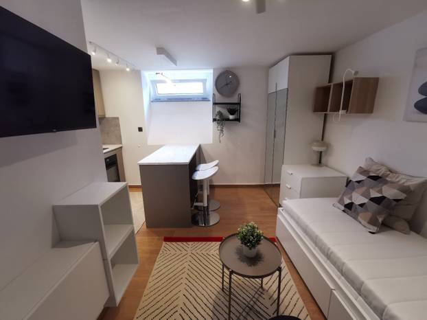 FOTO Osvanuo oglas, 16 m2 u Zagrebu za 84.000 eura. Ljudi pišu: 'Pa to je podrum, suludo!'