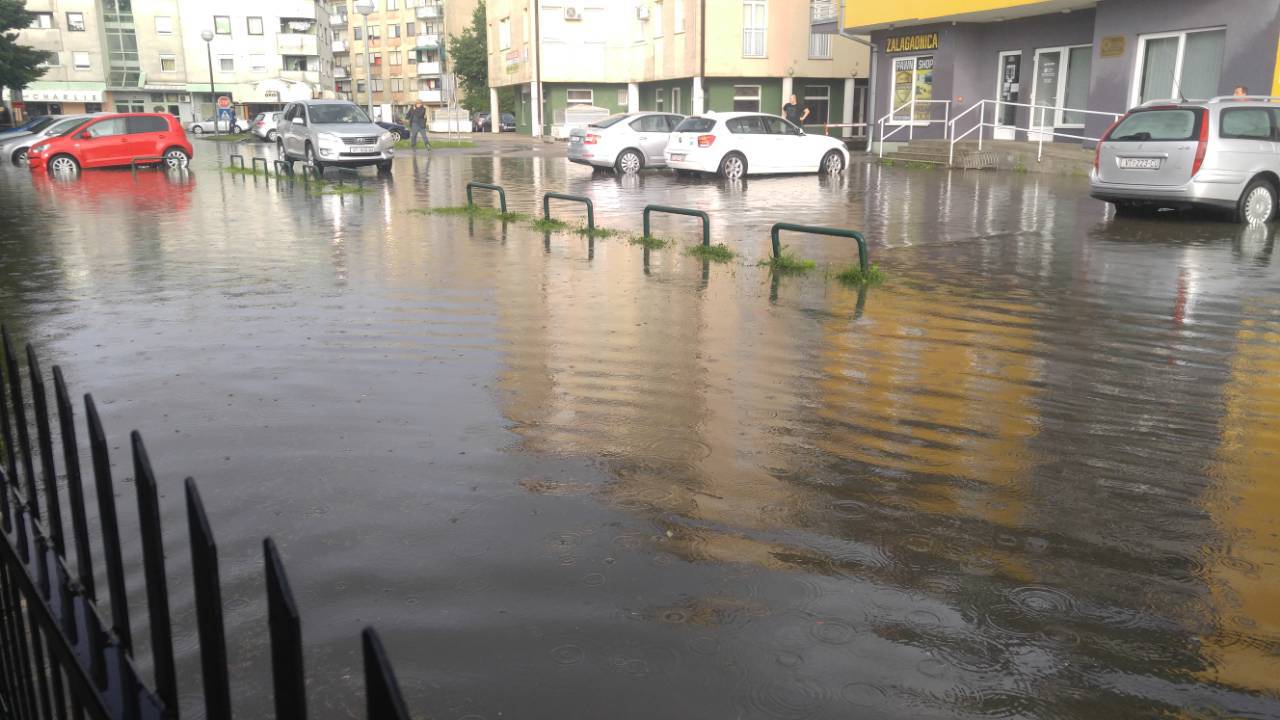 U samo 10-ak minuta centar Virovitice poplavio je od kiše