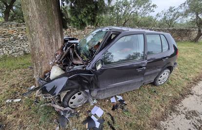 FOTO Užas u Istri: Autom se zabila u stablo, dijete kritično!