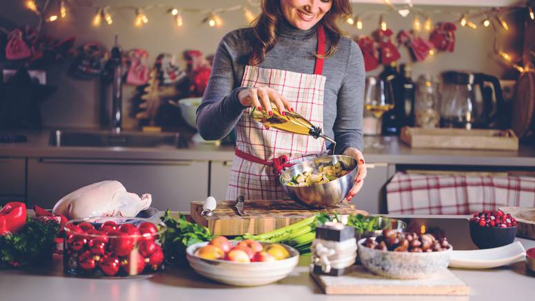 Smanjite božićni stres tako da napravite raspored kuhanja, mjesto na policama za hranu...