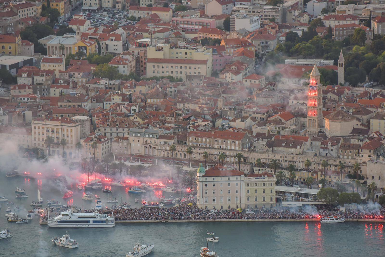 Oliverov ispraćaj do rodne Vela Luke: Pratile ga stotine brodica