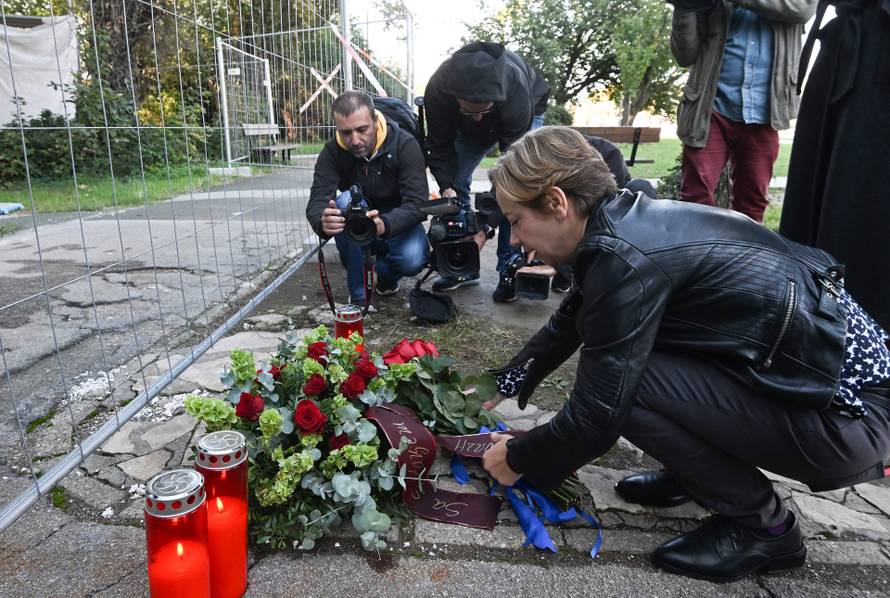 Zagreb: Povodom Nacionalnog dana borbe protiv nasilja nad ženama položeni vijenci na Općinskom građanskom sudu