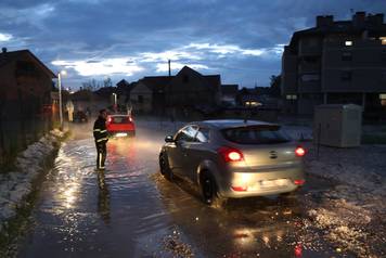 Novo nevrijeme poharalo Zagorje: Nakon tuče obilna kiša potopila ceste kod Poznanovca 