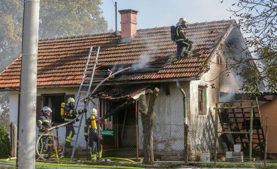 Zapalila se kuća u Buzinu: U požaru je ozlijeđeno troje ljudi