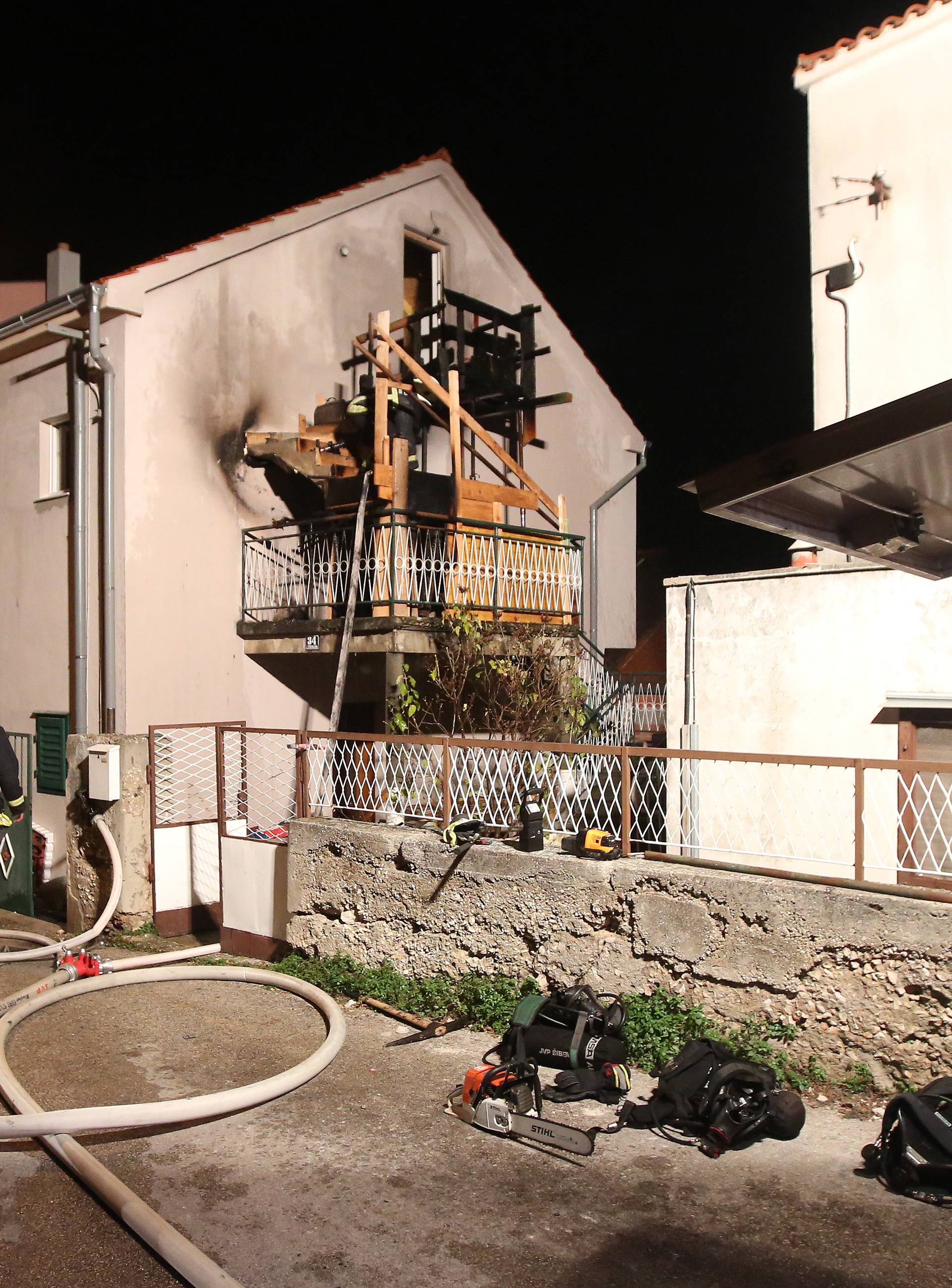 Požar planuo u kući u Šibeniku: Trudnica se nagutala dima...