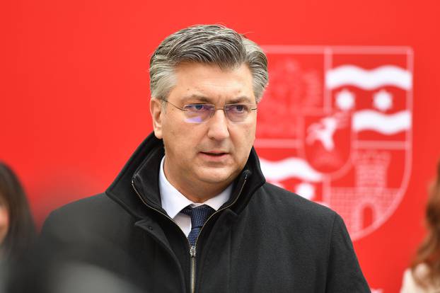 Plenković u pratnji ministara potpisao Razvojni sporazum za prostor sjeverozapadne Hrvatske