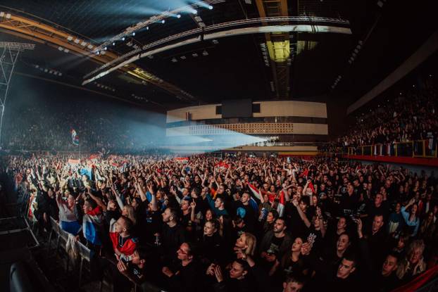 FOTO Pogledajte atmosferu s prvog koncerta Thompsona na prepunim splitskim Gripama