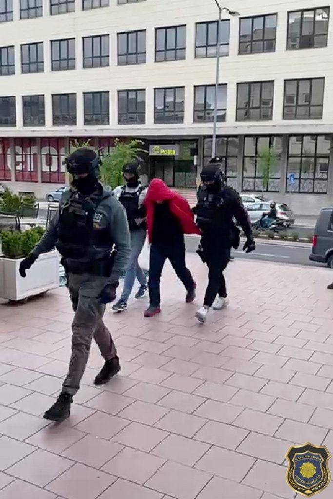 Velika akcija u Mostaru: Policija uhitila dvoje kamatara. U kući im pronašli automatsku pušku