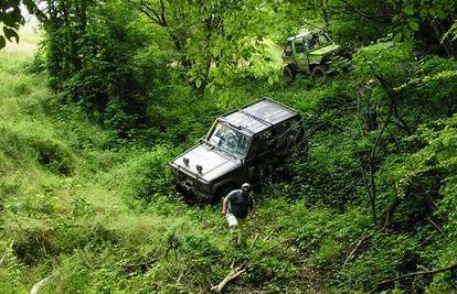 Off road: Vozili terence po šumama i gorama