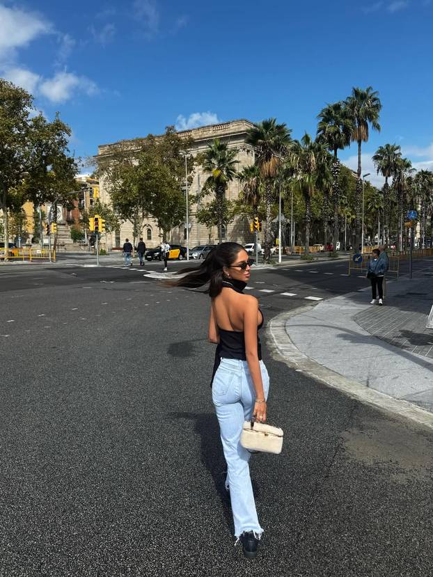 Kći brkate folk zvijezde hvali se luksuzom, a ima što i pokazati