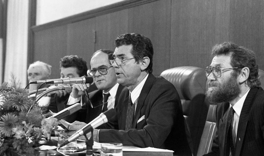 Prvi saziv Sabora Republike Hrvatske konstituiran je 30. svibnja 1990.